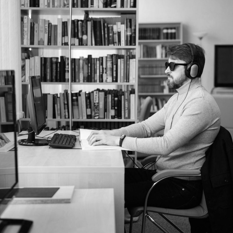 pexels-mikhail-nilov-6981085